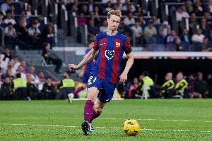 每体：巴萨有意与德容续约，同时想优化他的薪资结构