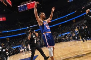 bob半岛体育官方网站-单场45分再现疯狂表演，入围75大库里不负盛名