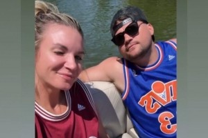 湖人女记者自拍身穿詹姆斯骑士球衣 詹姆斯点评：恰当的着装