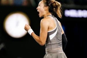 bob半岛体育官网-郑钦文澳网首轮小遇波折 关键时刻大心脏再显威