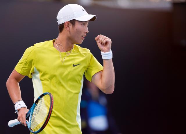 1736852143466004492.jpg (体育)(4)网球——澳网:商竣程因伤退赛XxjpseC007216_20250113_PEPFN0A001.jpg