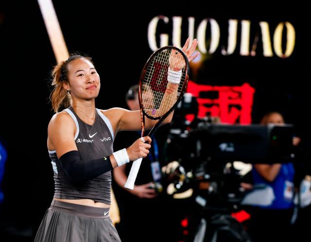 1736852234828057626.jpg (体育)(13)网球——澳网:郑钦文首轮晋级XxjpseC007097_20250112_PEPFN0A001.jpg